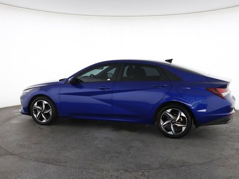 Used 2023 Hyundai Elantra SEL w/ Convenience Package FWD image 8