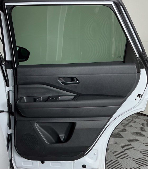 Used 2025 Nissan Pathfinder SV w/ SV Premium Package FWD image 28