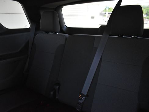 Used 2023 Chevrolet Traverse LT FWD image 18