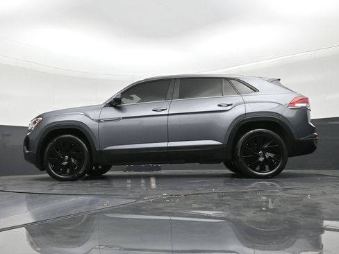 Used 2024 Volkswagen Atlas Cross Sport SE w/ Panoramic Sunroof Package FWD image 21
