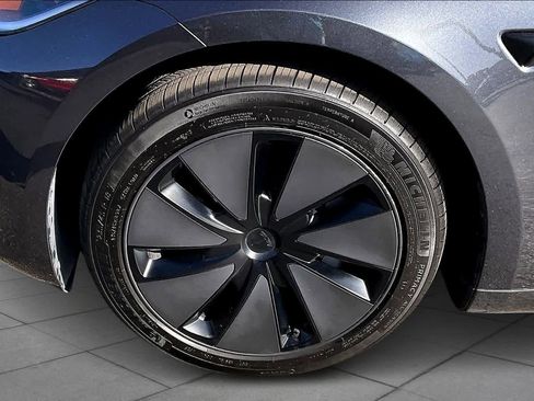 Used 2025 Tesla Model 3 Long Range image 9