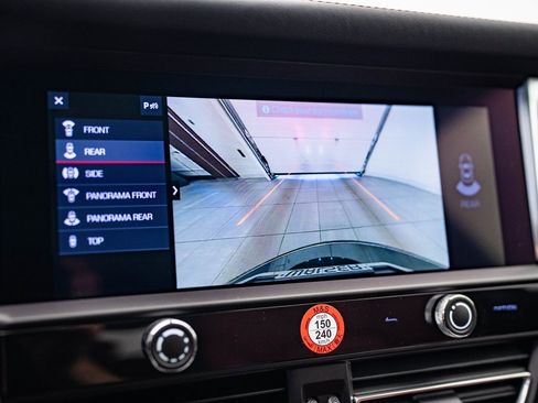 Certified 2025 Porsche Macan Turbo image 32