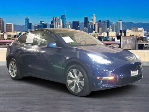 Used 2023 Tesla Model Y Long Range AWD/4WD image 3