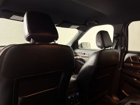 Used 2018 Ford Explorer Limited FWD image 31