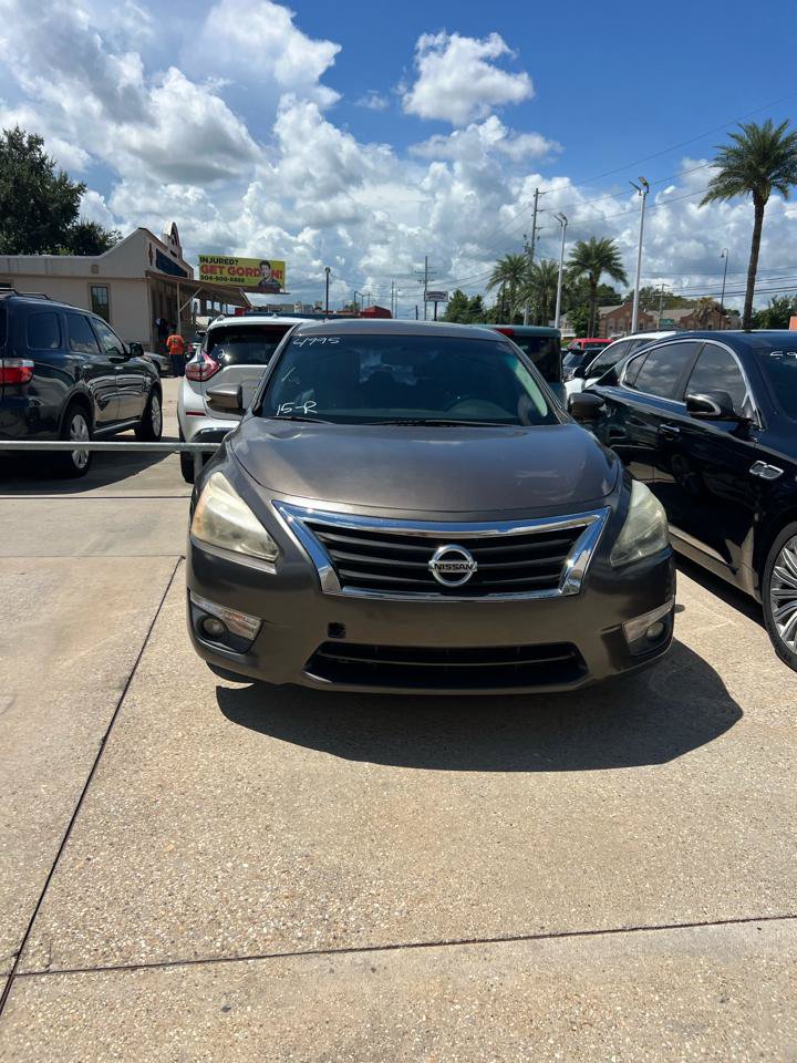 Used 2013 Nissan Altima 2.5 SL w/ Technology Pkg FWD image 2
