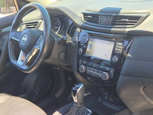 Used 2017 Nissan Rogue SL w/ SL Premium Package AWD/4WD image 5