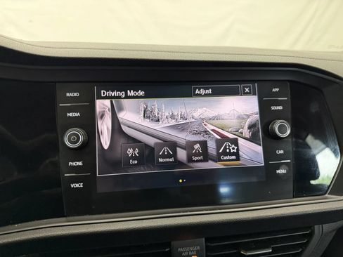 Used 2019 Volkswagen Jetta SEL FWD image 25