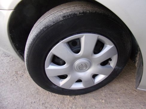 Used 2003 Toyota Camry LE image 4