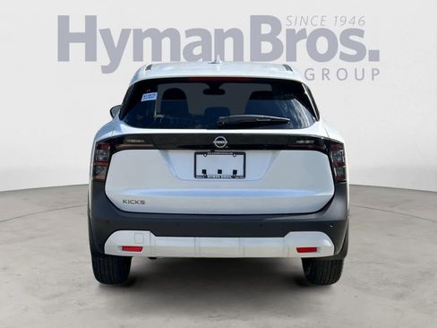 Certified 2025 Nissan Kicks SV image 4