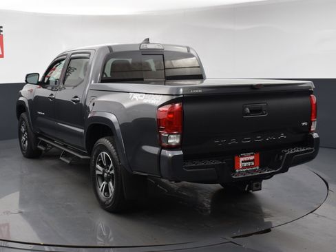Used 2017 Toyota Tacoma TRD Sport w/ Tow Package (A/T) AWD/4WD image 3