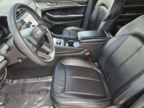 Used 2024 Jeep Grand Cherokee L Limited w/ Luxury Tech Group II AWD/4WD image 13