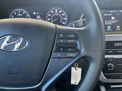 Used 2017 Hyundai Sonata SE FWD image 11