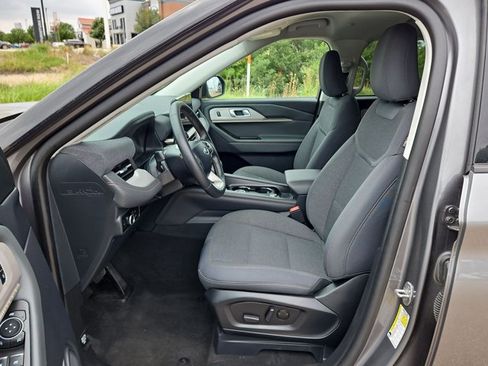 Used 2025 Ford Explorer Active AWD/4WD image 16