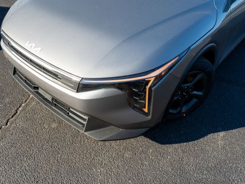 New 2026 Kia K4 LXS image 2