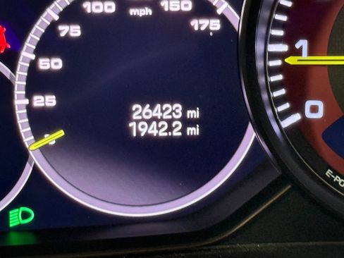 Certified 2023 Porsche Cayenne Platinum Edition image 26