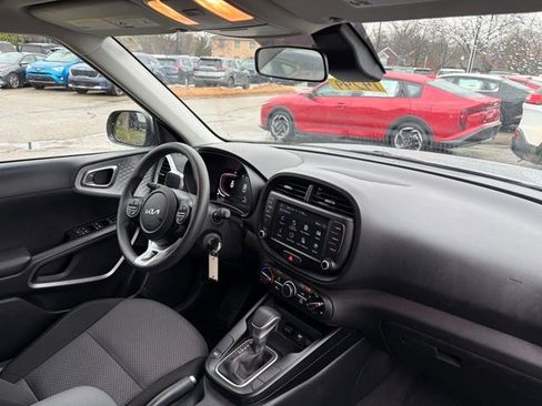 Used 2024 Kia Soul LX w/ Option Group 015 image 11