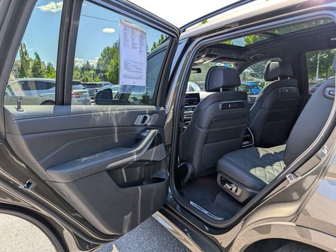 Used 2025 BMW X7 xDrive40i w/ M Sport Package AWD/4WD image 15
