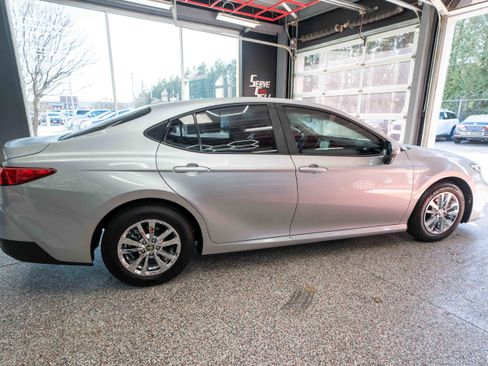 Used 2025 Toyota Camry LE image 4