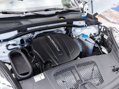 Used 2018 Porsche Macan Sport Edition image 40