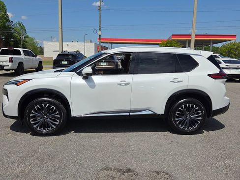 New 2026 Nissan Rogue Platinum image 2