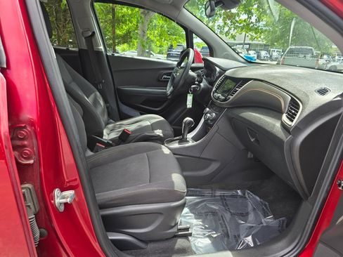 Used 2018 Chevrolet Trax LT AWD/4WD image 10