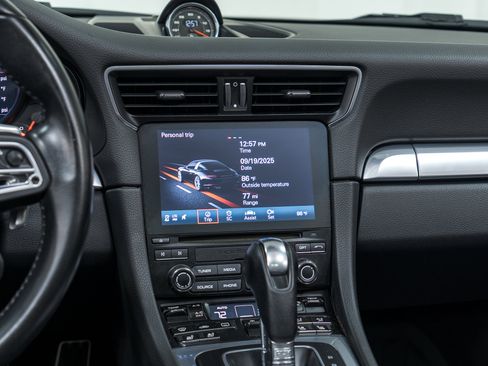 Certified 2019 Porsche 911 Targa 4S image 25