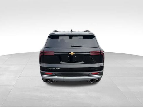 Used 2025 Chevrolet Traverse LT w/ Driver Confidence Package image 4