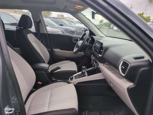 Used 2025 Hyundai Venue SEL FWD image 29