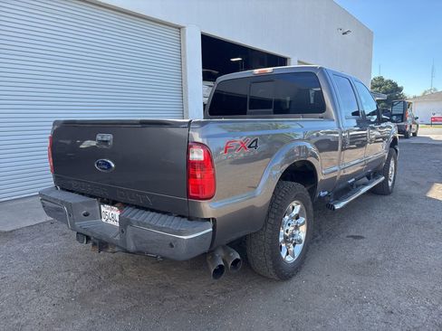 Used 2012 Ford F250 Lariat w/ Lariat Interior Pkg image 4