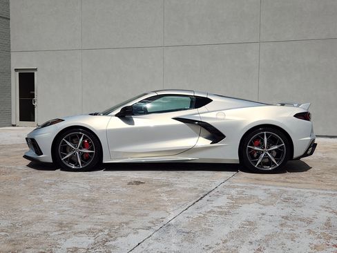 Used 2021 Chevrolet Corvette Stingray Preferred Cpe w/ Z51 Performance Package RWD image 5
