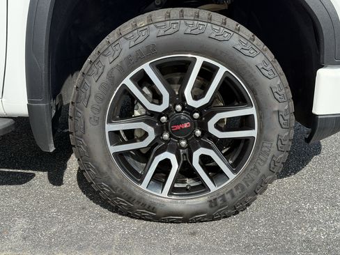 Used 2024 GMC Sierra 1500 AT4 w/ Technology Package AWD/4WD image 13