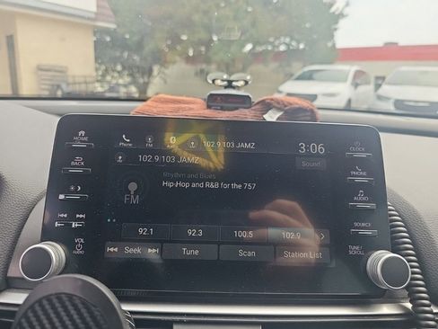 Used 2018 Honda Accord Sport image 23