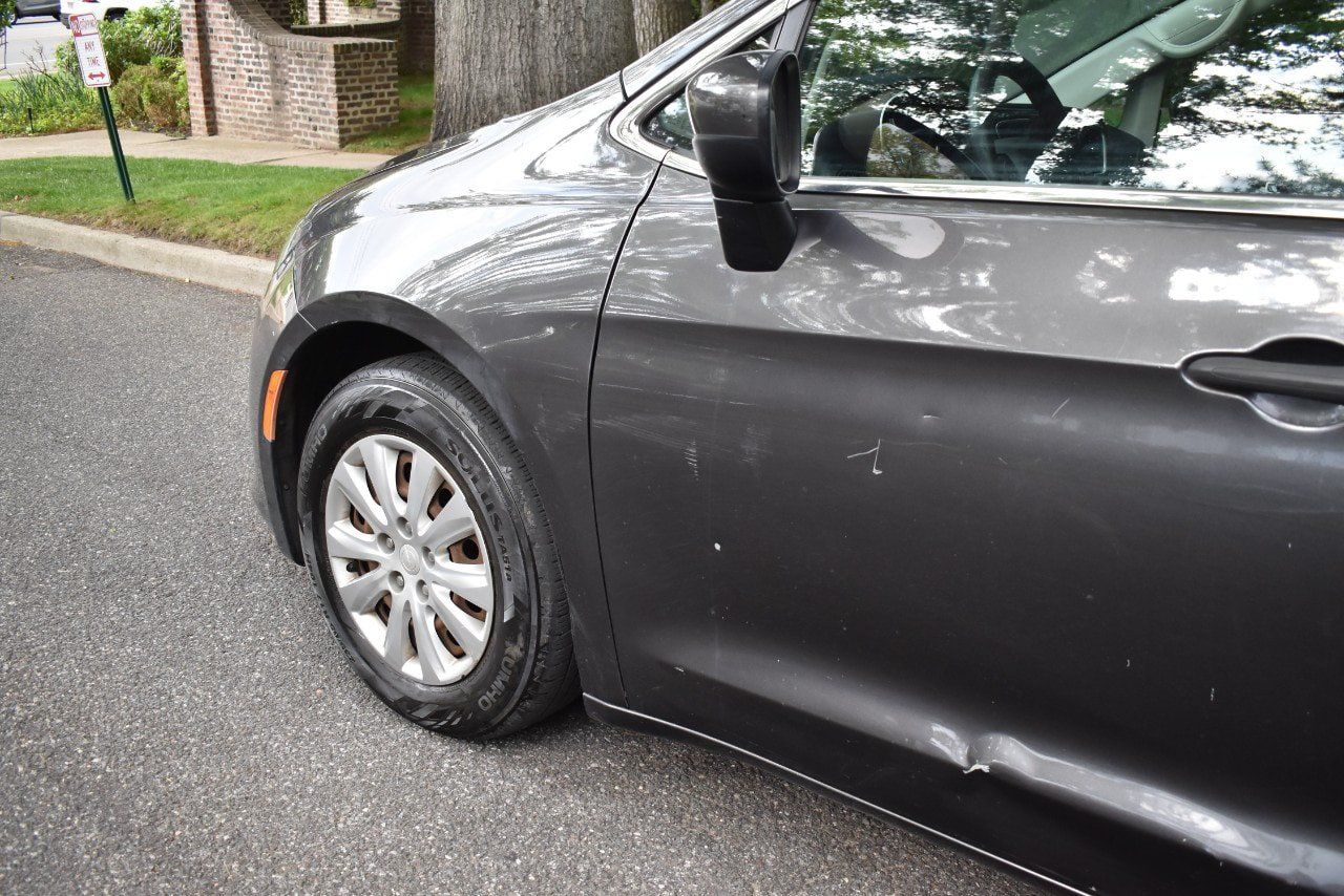 Used 2019 Chrysler Pacifica L FWD image 34