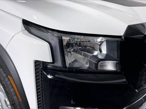 Certified 2024 Nissan Frontier SV w/ Hardbody Edition image 40