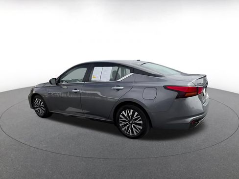 Used 2025 Nissan Altima 2.5 SV FWD image 10