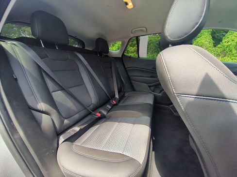 Used 2025 Chevrolet Trax LT w/ LT Convenience Package FWD image 29