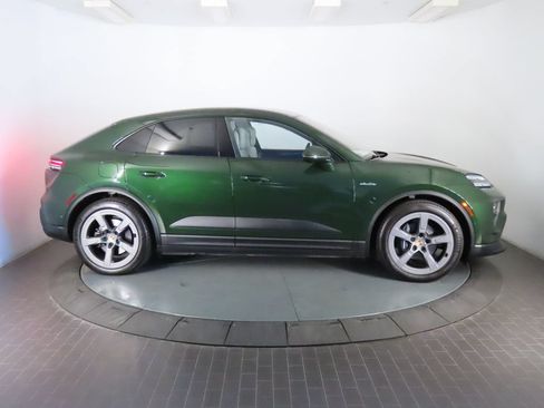 Certified 2025 Porsche Macan 4 Electric AWD/4WD image 8