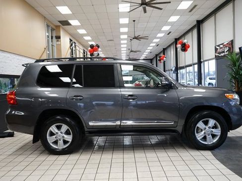 Used 2013 Toyota Land Cruiser image 21