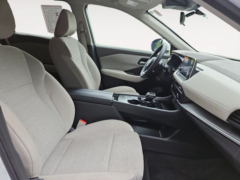 Used 2023 Nissan Rogue SV FWD image 15