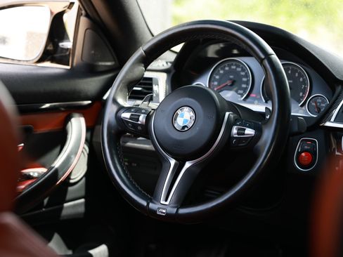 Used 2020 BMW M4 Coupe w/ M Driver's Package image 34