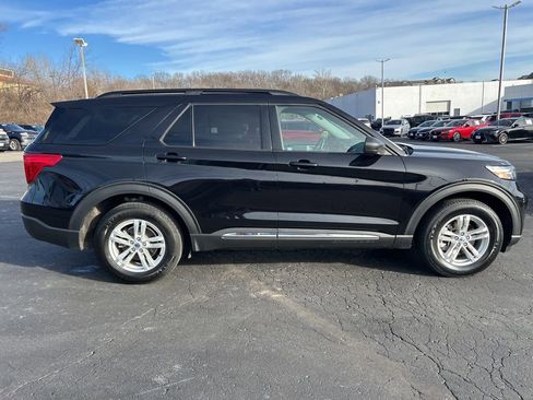 Used 2023 Ford Explorer XLT w/ Equipment Group 202A image 4