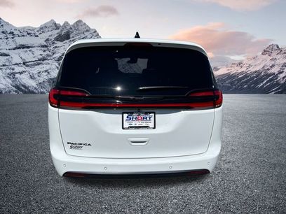 New 2026 Chrysler Pacifica Select