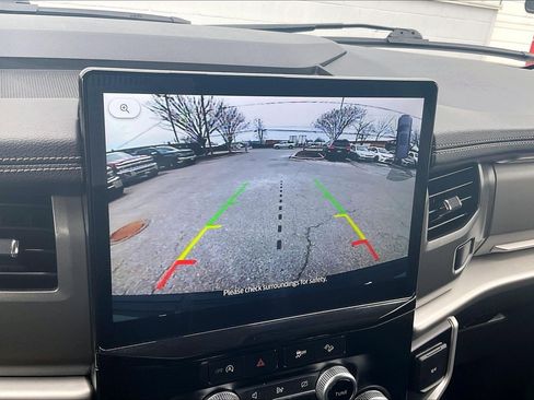 Used 2024 Ford Expedition XLT image 26