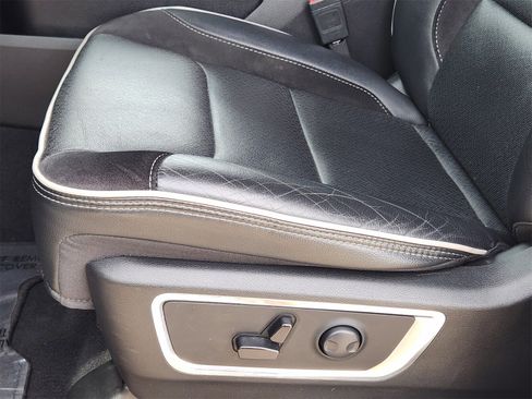 Used 2025 RAM 1500 Laramie image 34