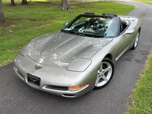 Used 1999 Chevrolet Corvette Convertible w/ Memory Pkg RWD image 10