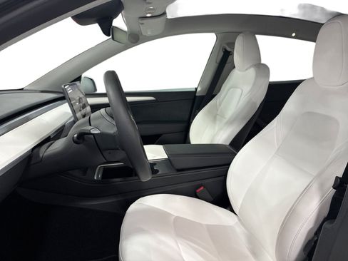 Certified 2023 Tesla Model Y Long Range AWD/4WD image 9