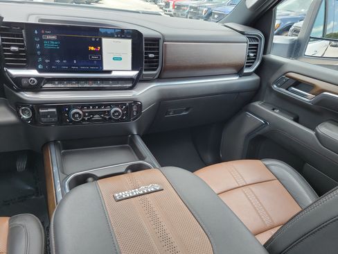 Used 2024 Chevrolet Silverado 2500 High Country w/ High Country Premium Package AWD/4WD image 17