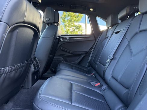 Used 2025 Porsche Macan image 30