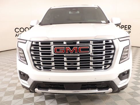 Used 2026 GMC Yukon Denali w/ Sun & Power Step Package AWD/4WD image 9