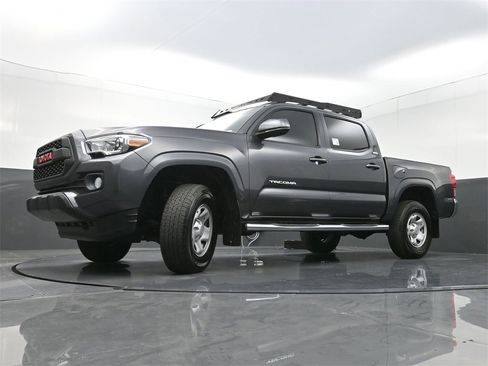 Used 2017 Toyota Tacoma SR5 image 24